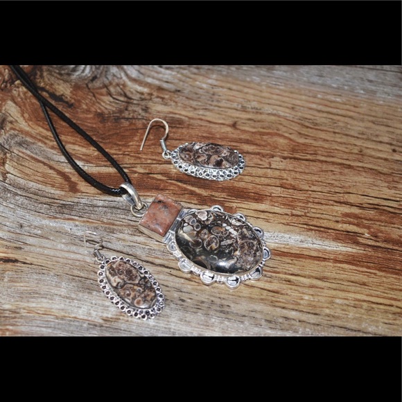 Turitella Agate & Jasper Pendant & Earrings Set - Picture 6 of 6